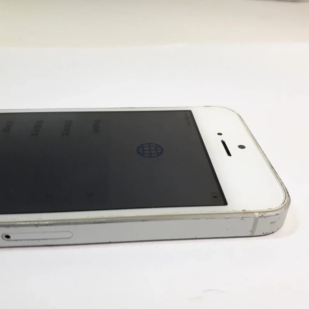 Apple iPhone SE 1st Generation (A1662 [WHITE-SILVER)-(Selling For parts only)